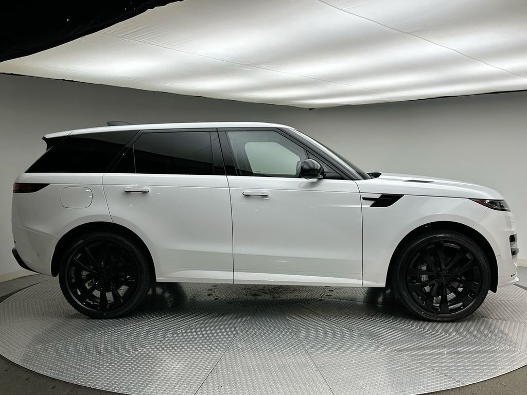 New 2026 Fuji White Land Rover Dynamic SE image 4