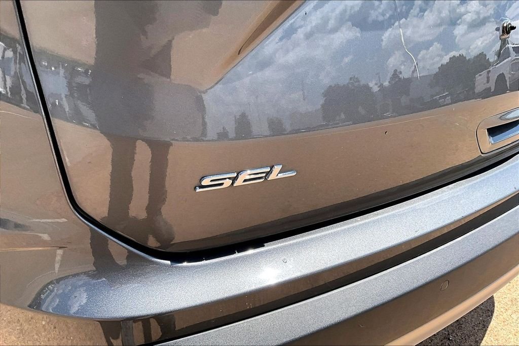 Used 2023 Gray Ford SEL image 29