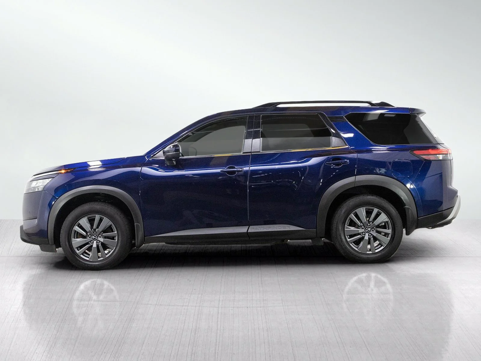 Used 2024 Nissan Pathfinder SV with VIN 5N1DR3BEXRC222327 for sale in Minneapolis, Minnesota