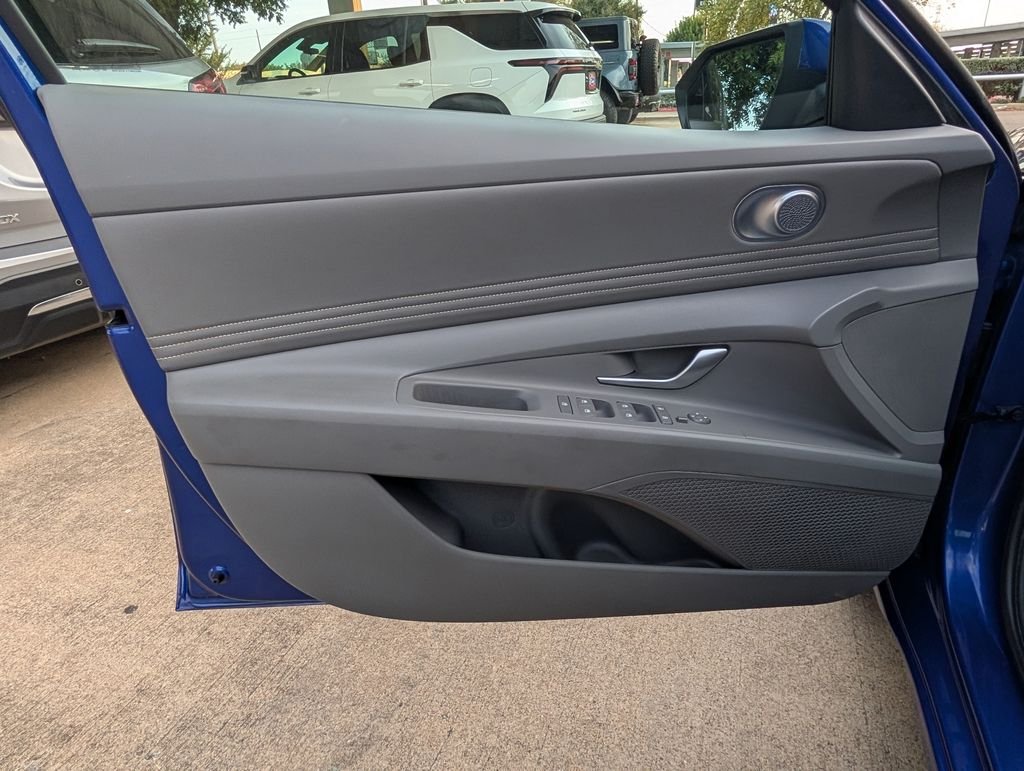 Used 2025 Blue Hyundai SEL Convenience image 15