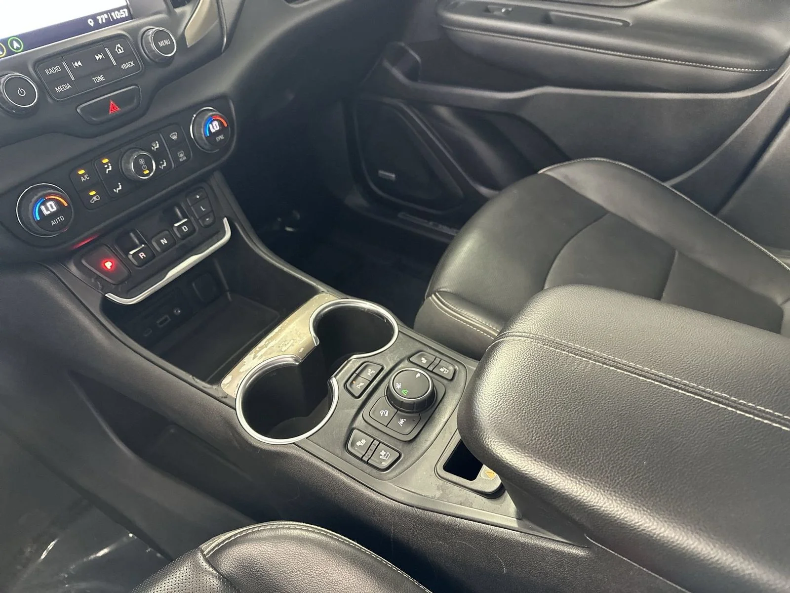 Used 2018 White GMC Denali image 21