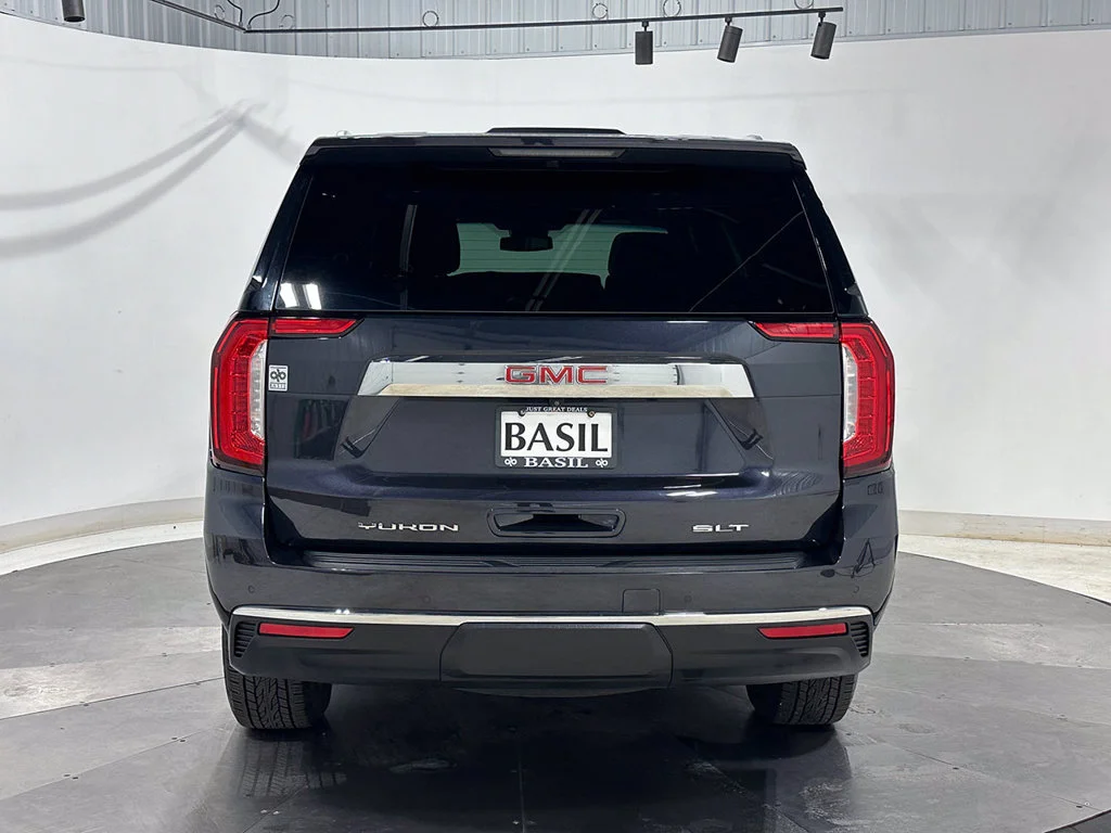 Used 2023 TITANIUM RUSH METALLIC GMC SLT image 12