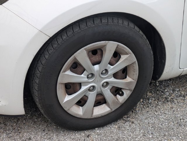 Used 2017 White Kia LX image 8