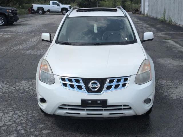 Used 2013 White Nissan SL image 23