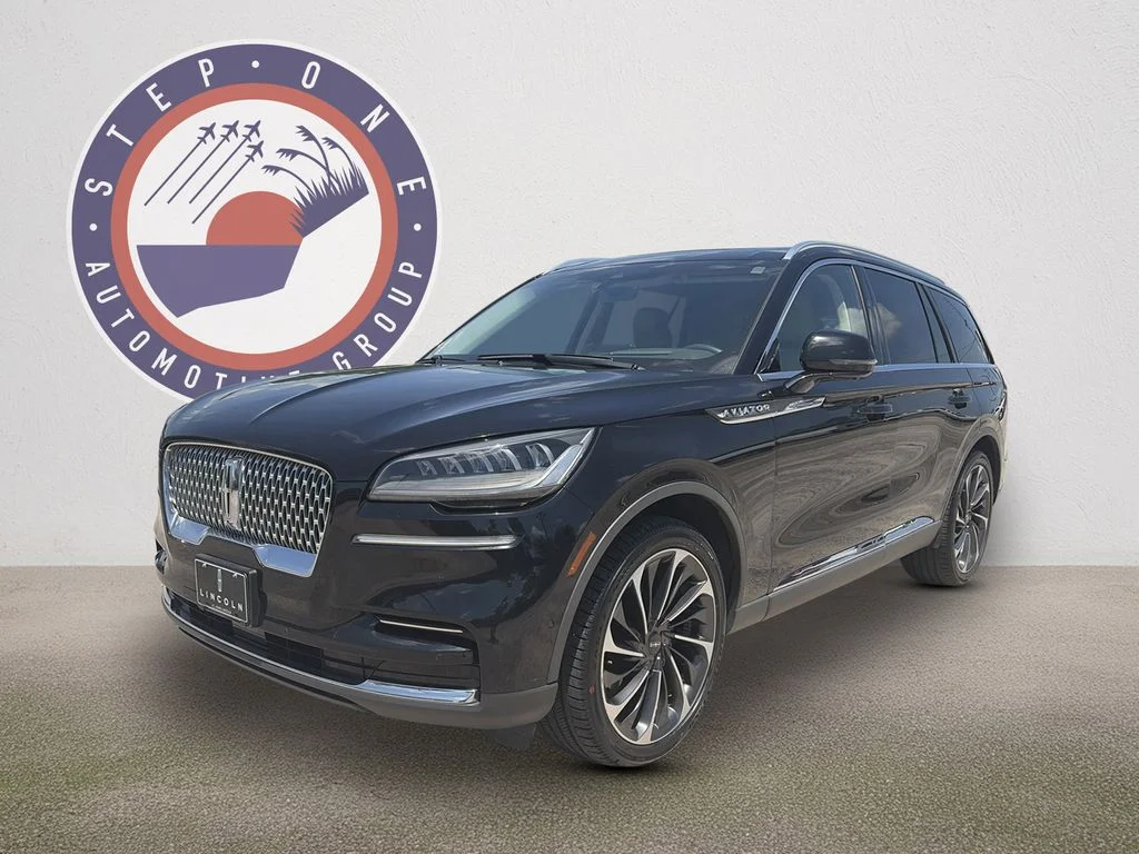 Used 2023 Black Lincoln Reserve image 2