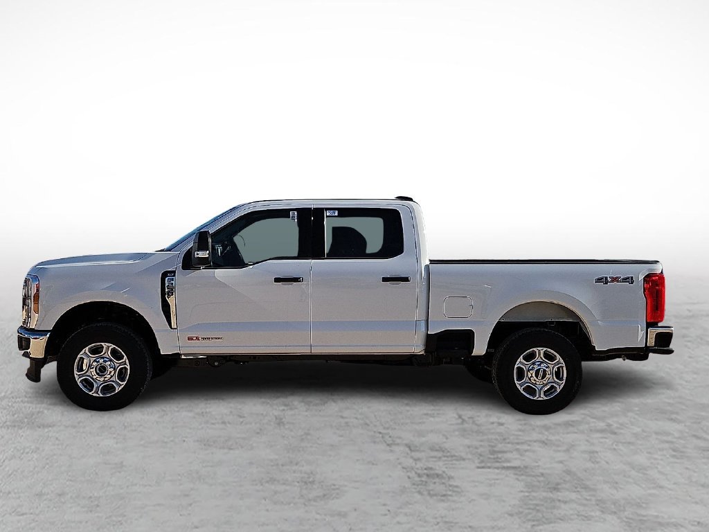 New 2027 Oxford White Ford F-250® XLT image 6