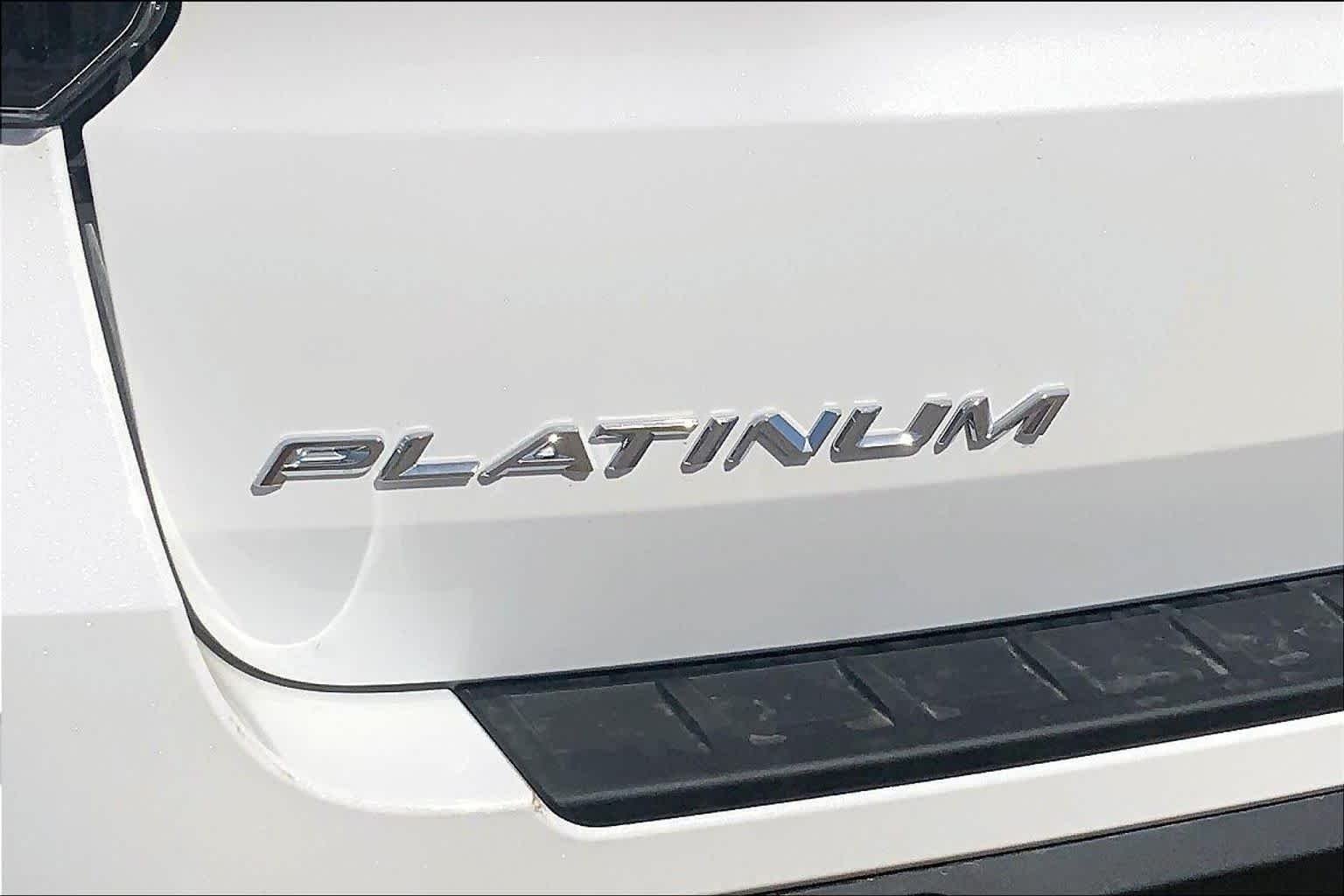 New 2026 Star White Metallic Tri-Coat Ford Platinum™ image 15