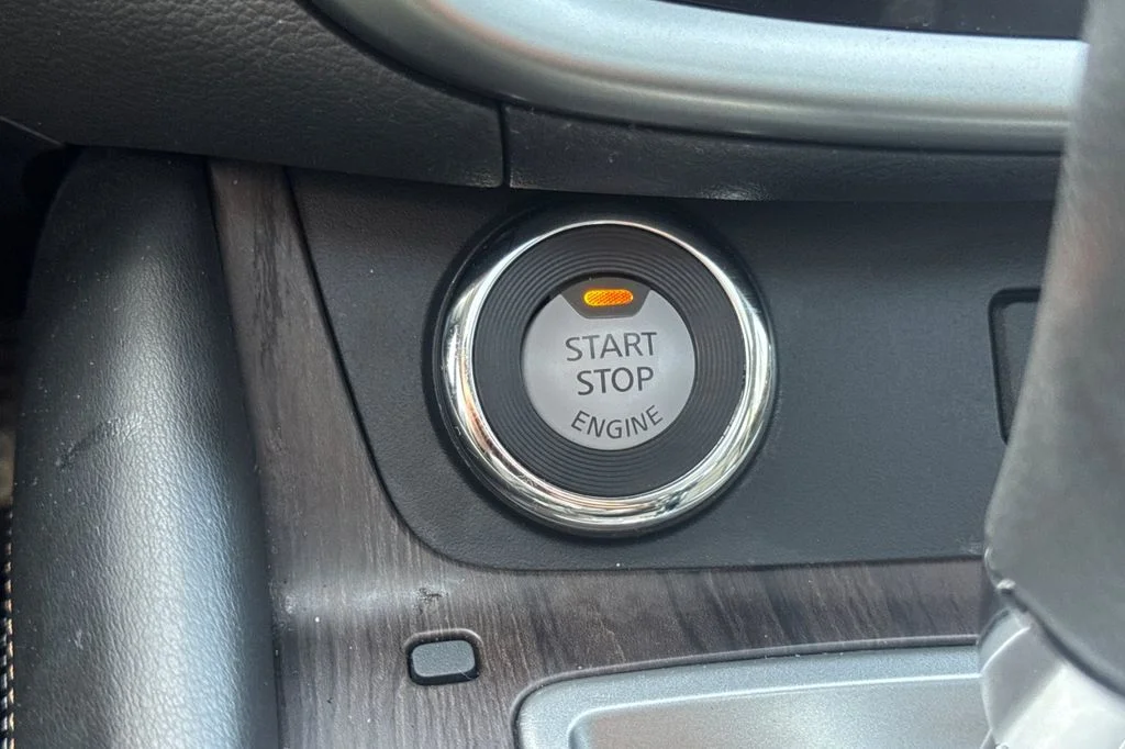 Used 2023 Silver Nissan Platinum image 24