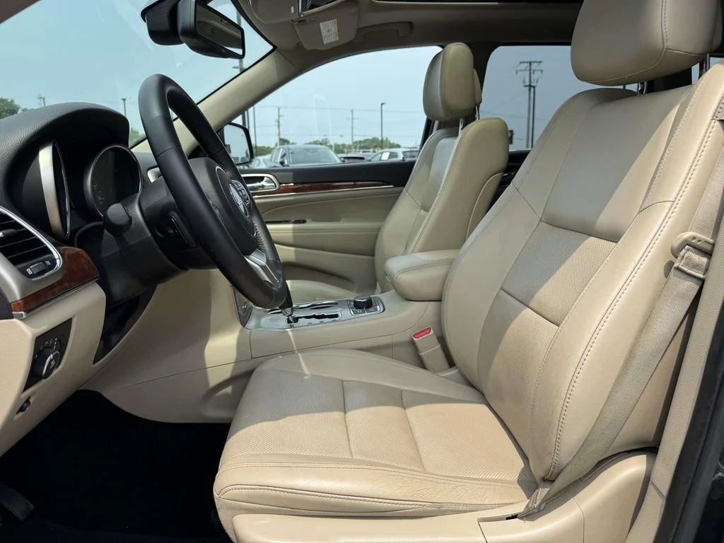 Used 2013 Gray Jeep Limited image 14