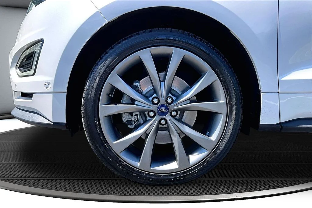 Used 2016 White Ford Sport image 34