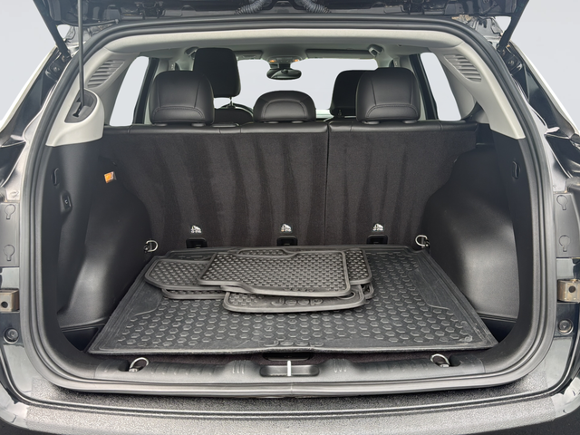 Used 2022 Black Jeep Latitude image 35