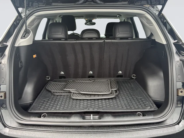 Used 2022 Black Jeep Latitude image 35