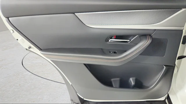2025 Mazda CX-70 Premium Package - Photo 27