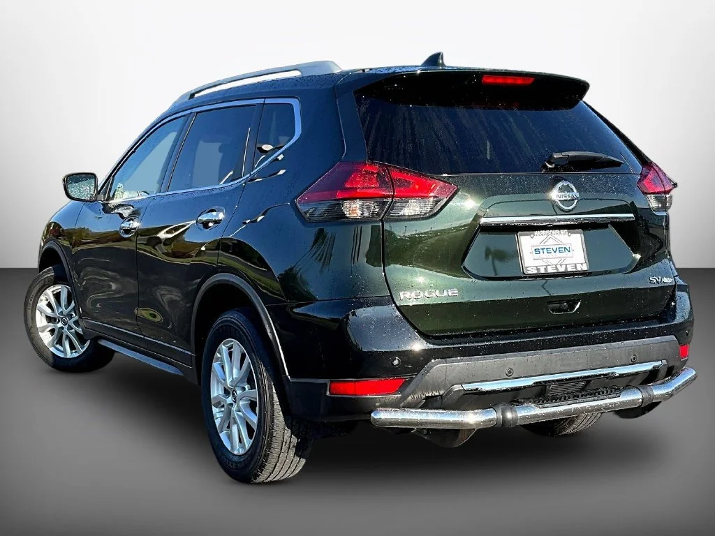 Used 2020 Midnight Pine Metallic Nissan SV image 4