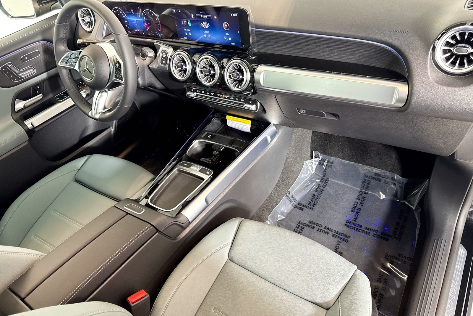 New 2026 Cosmos Black Metallic Mercedes-Benz GLB 250 image 27