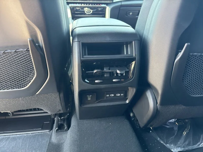 New 2026 Bright White Clear-Coat Exterior Paint Jeep Laredo image 16
