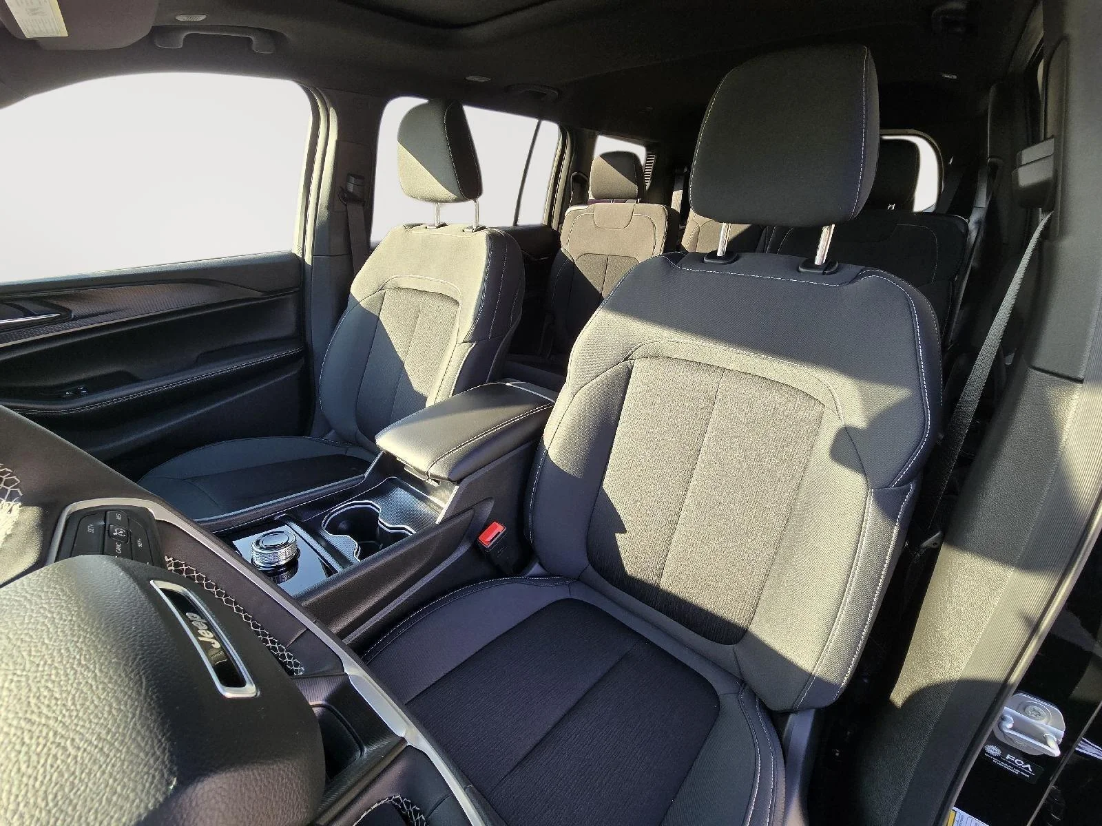 New 2026 Diamond Black Crystal Pearl-Coat Exterior Paint Jeep Laredo X image 13