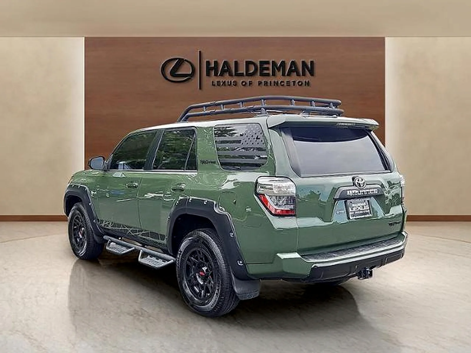Used 2020 Hunter Green Toyota  image 4