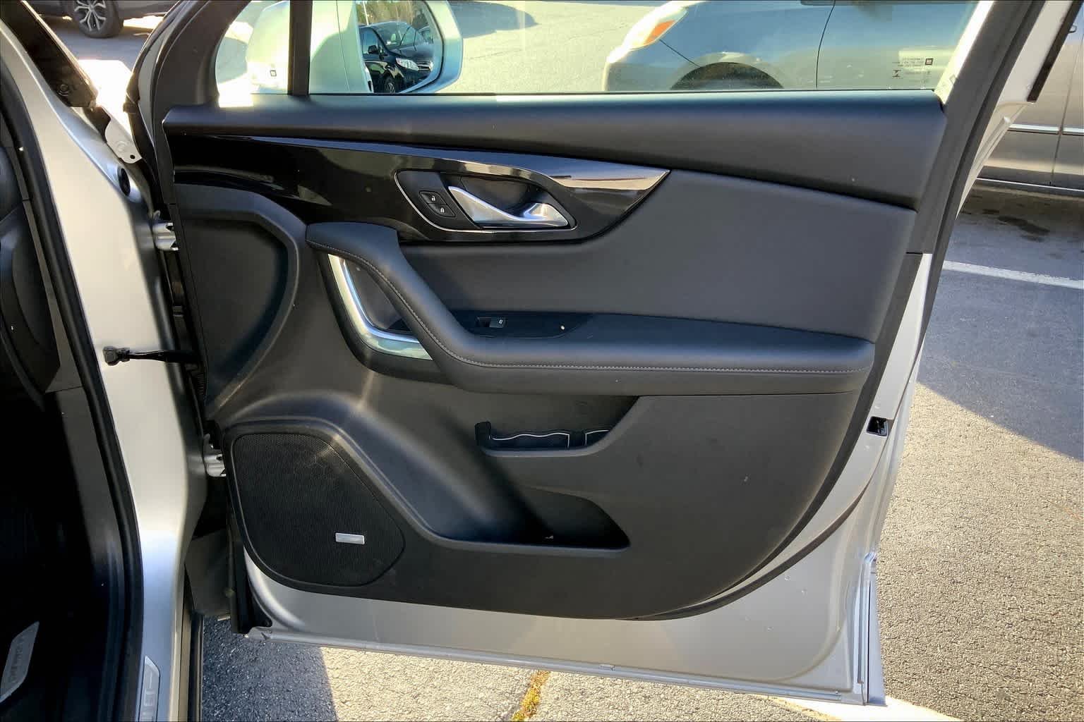Used 2019 Silver Ice Metallic Chevrolet Premier image 22