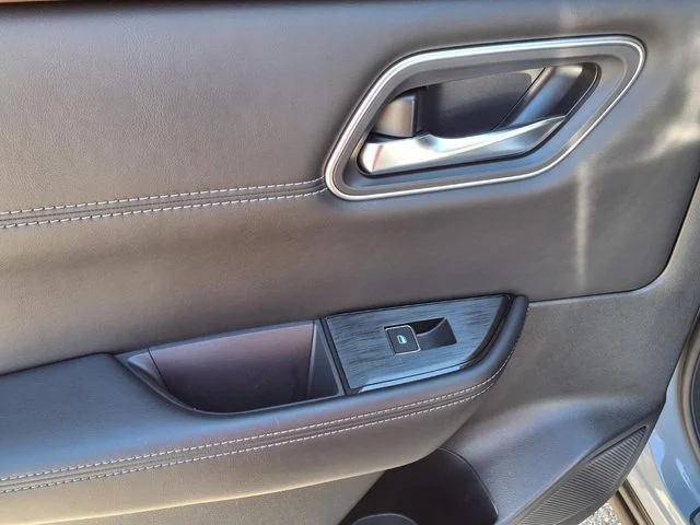 Used 2022 Gray Nissan Platinum image 19