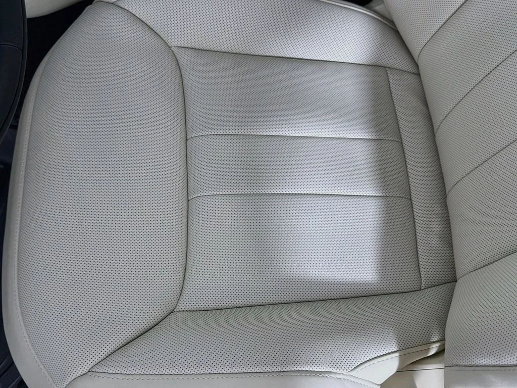 New 2026 Santorini Black Land Rover SE 7 Seats image 20