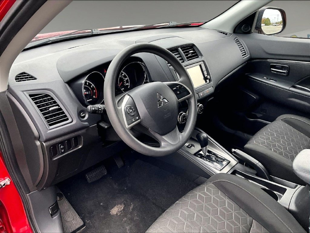 Used 2025 Black Mitsubishi 2.0 ES image 8