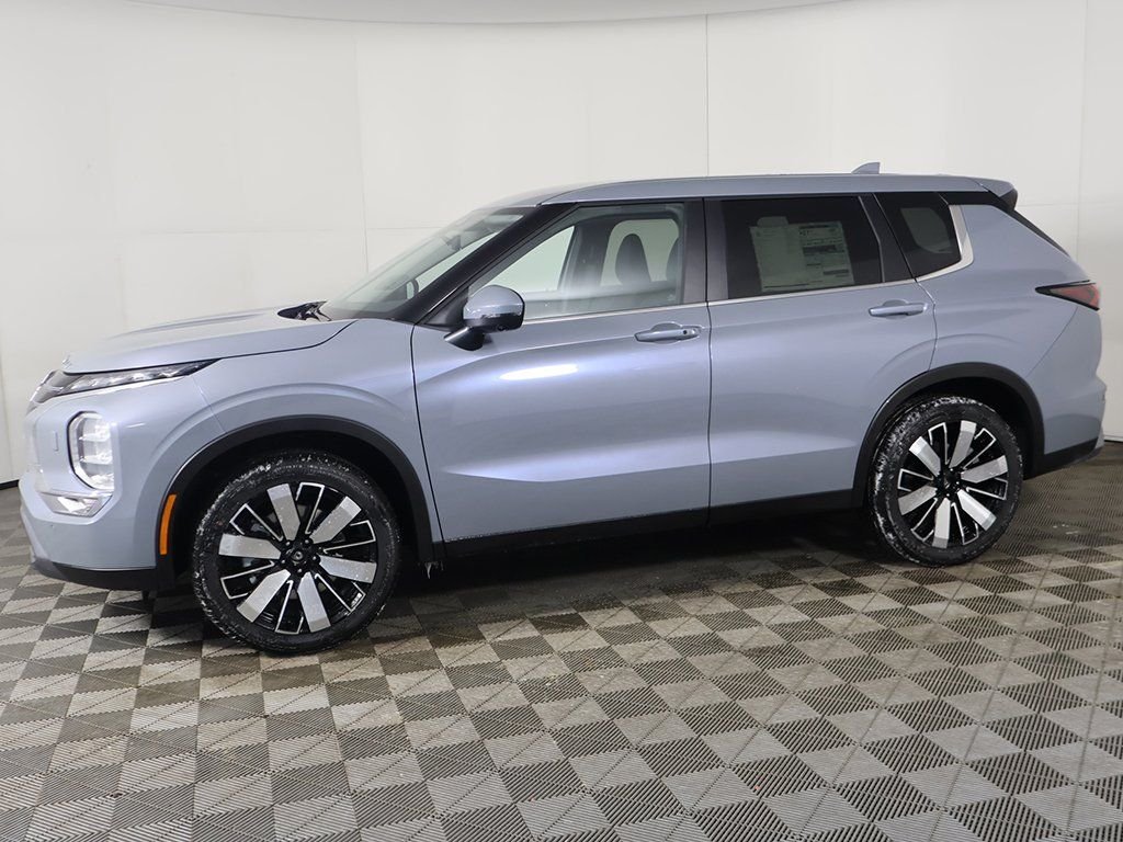 New 2026 Gray Mitsubishi SE image 19