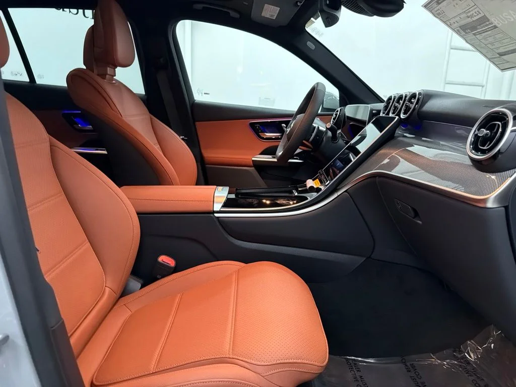 New 2027 White Mercedes-Benz GLC 300 image 28