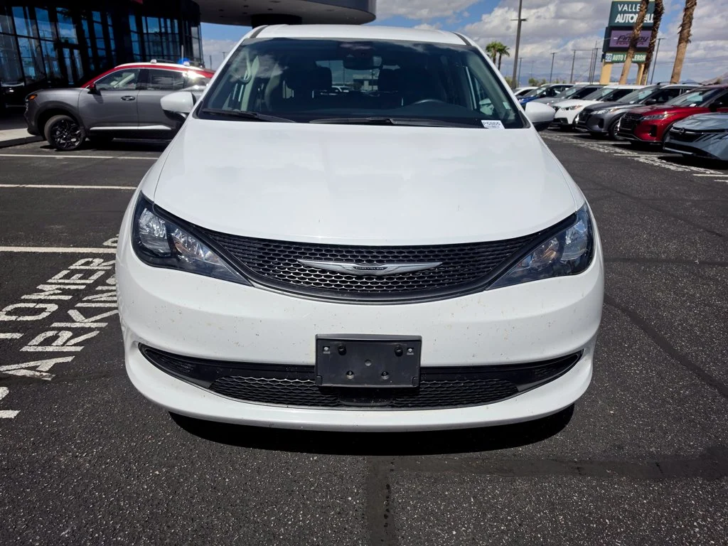 Used 2023 White Chrysler LX image 2