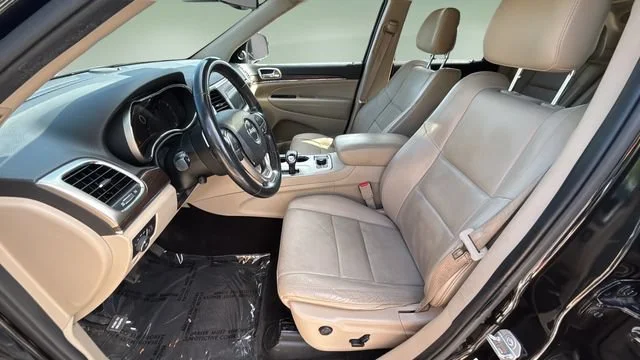 Used 2015  Jeep Limited image 18