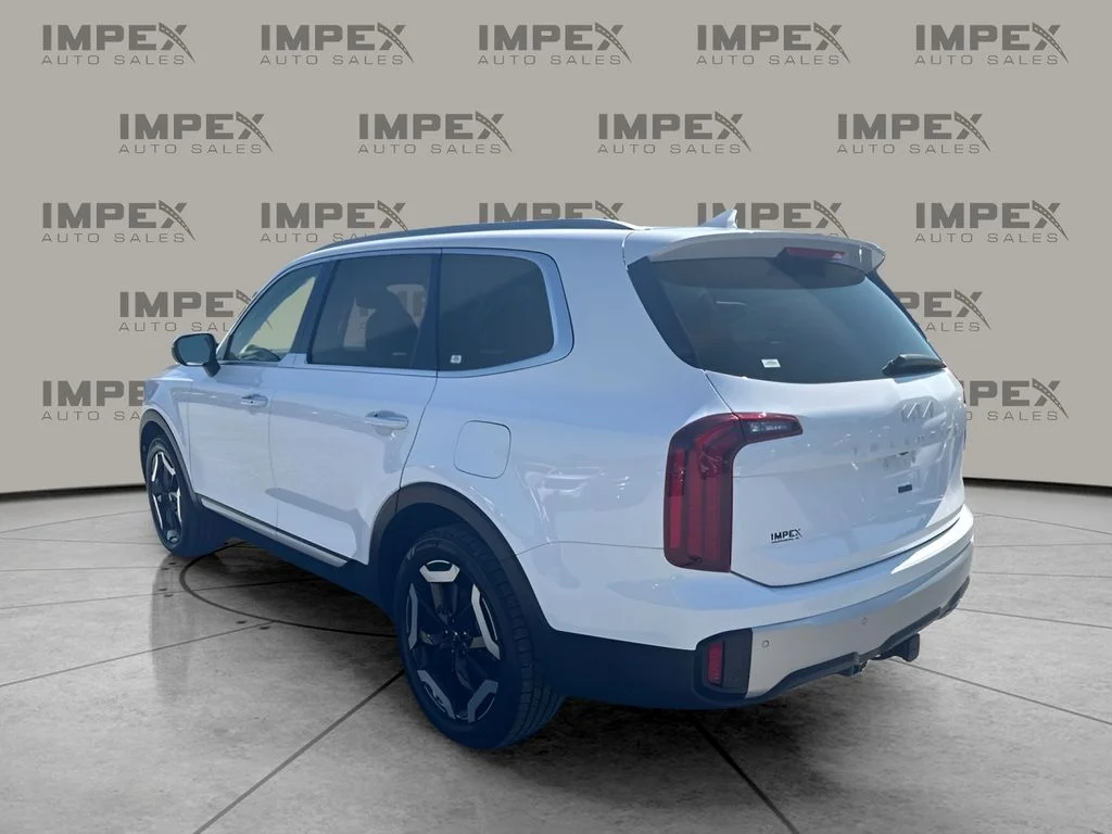 Used 2024 White Kia S image 3