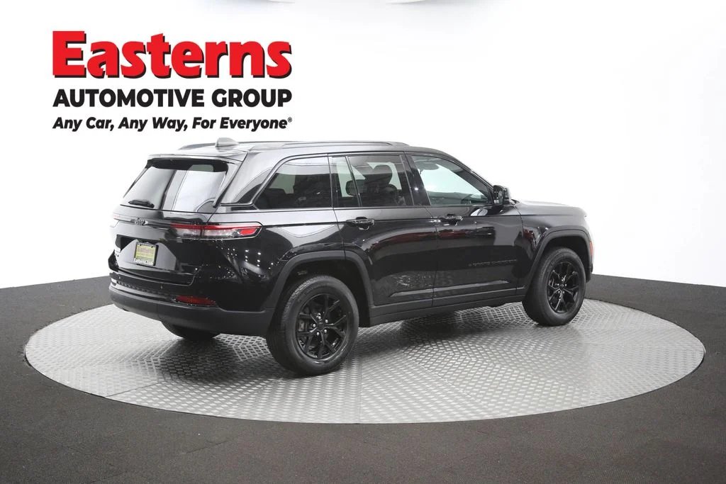 Used 2025 Black Jeep Altitude image 42