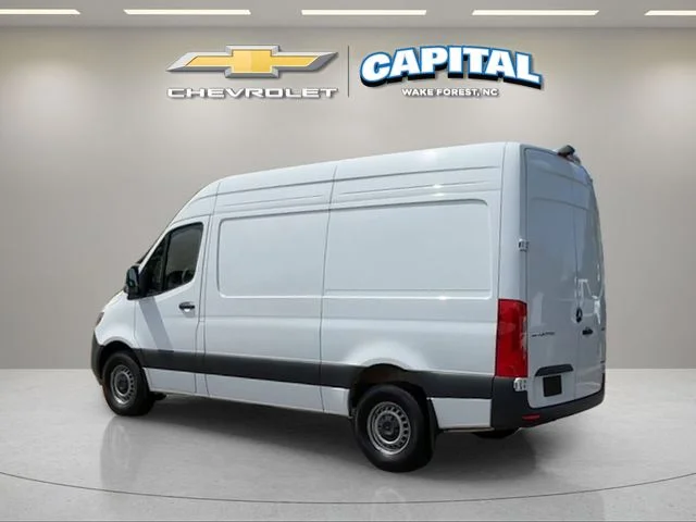 Used 2025  Mercedes-Benz Cargo 144 WB image 5