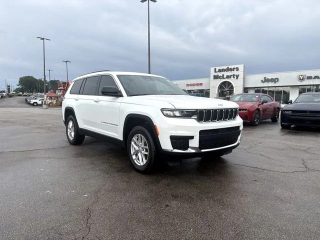 New 2026 Bright White Clear-Coat Exterior Paint Jeep Laredo image 3