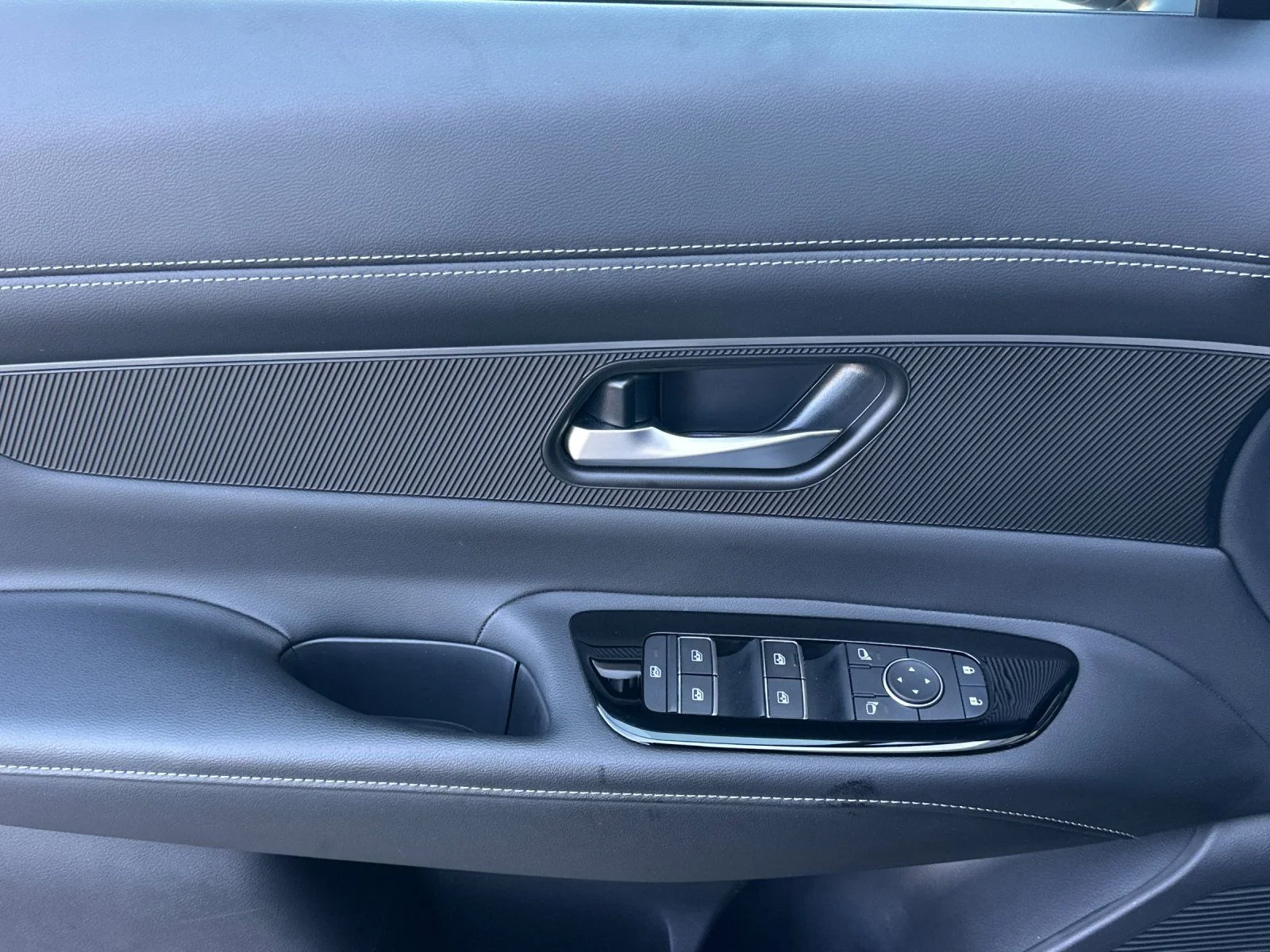 Used 2025 Gun Metallic Nissan SV image 10