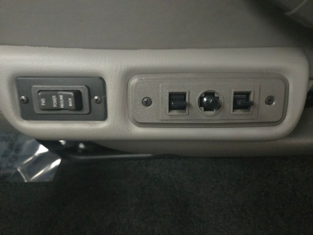 Used 2020 Summit White Chevrolet Explorer Limited SE image 24