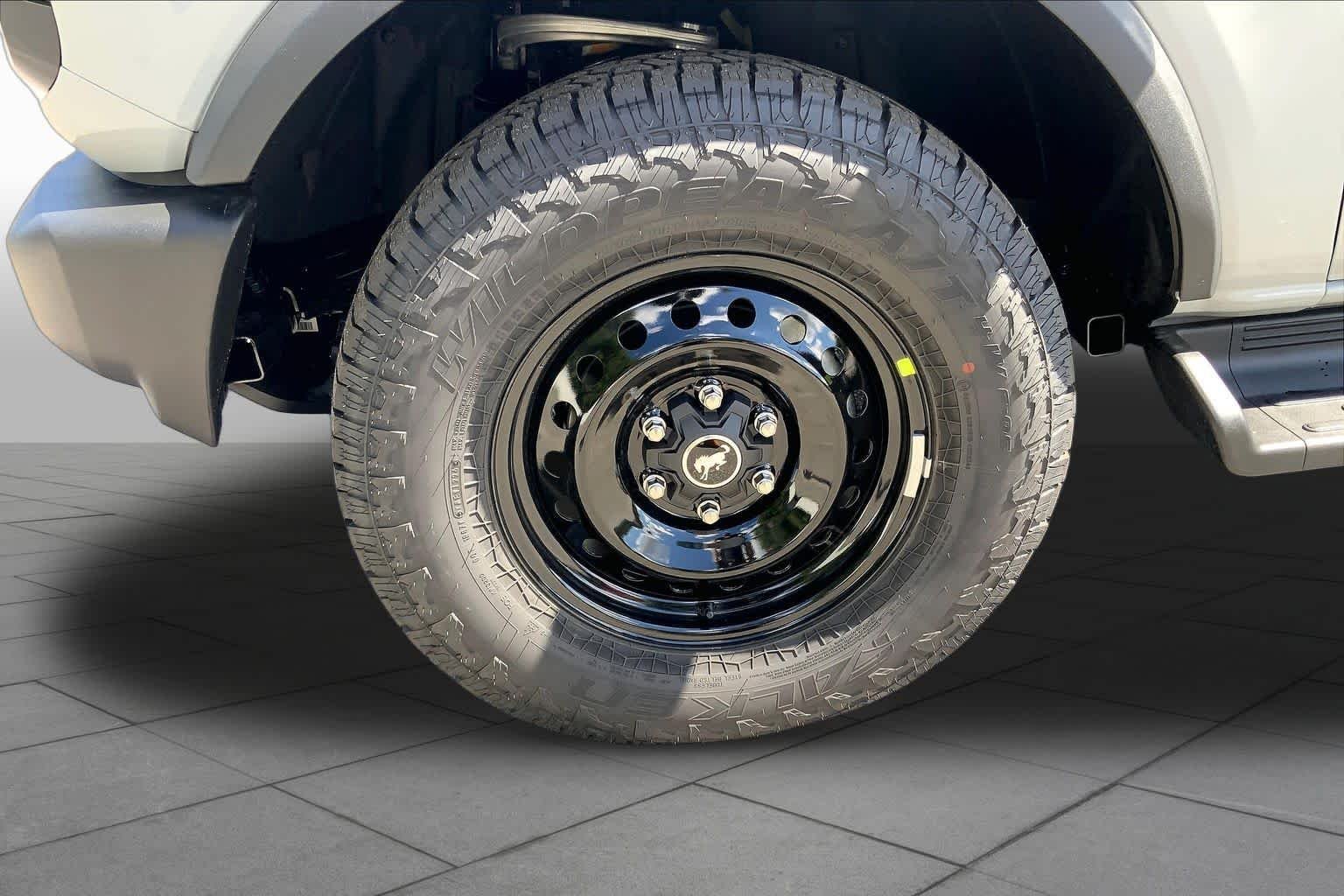 New 2026 Avalanche Gray Ford Big Bend image 17