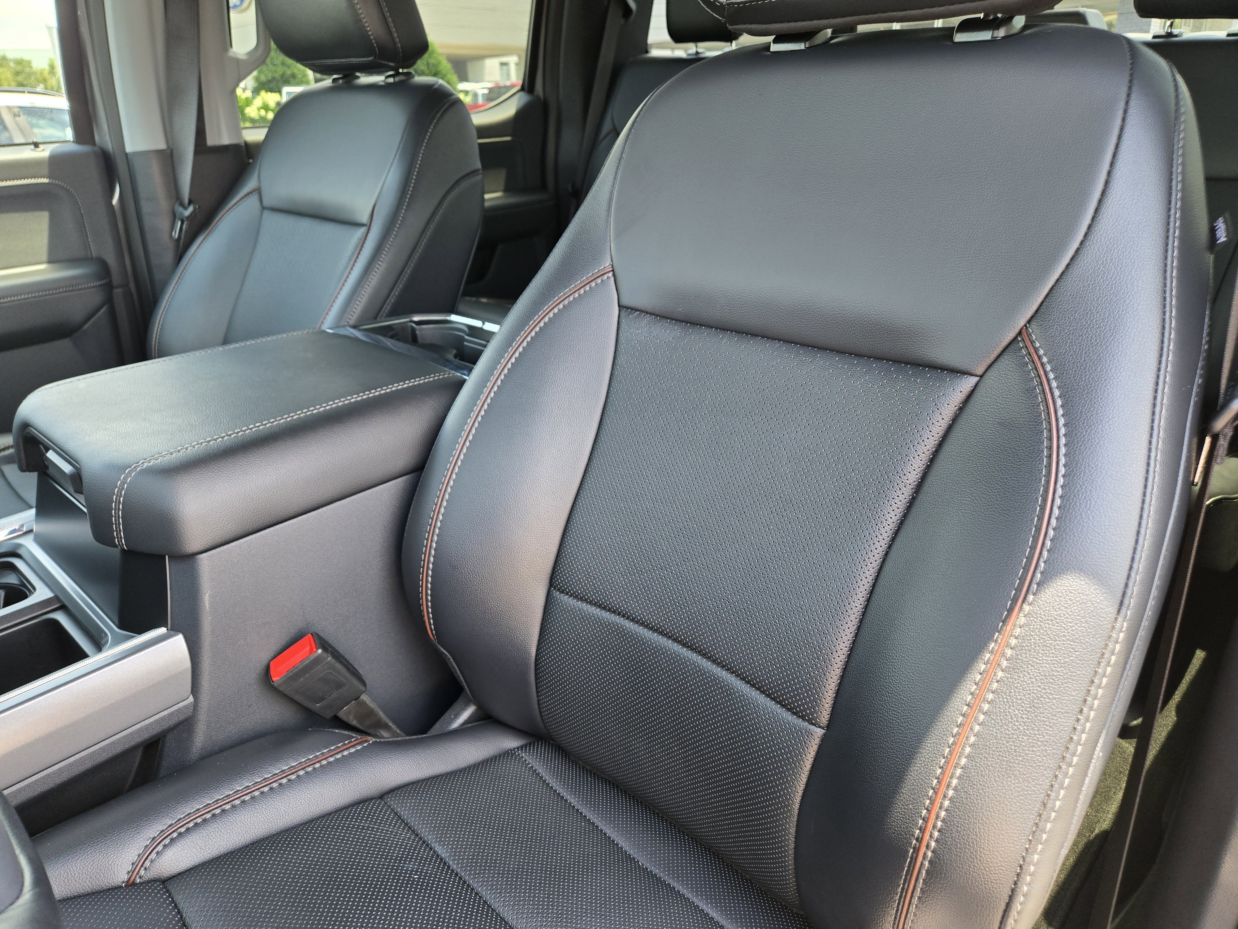 Used 2024 Carbonized Gray Metallic Ford Lariat image 19