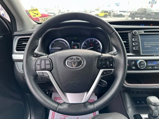Used 2018 Silver Toyota XLE image 20