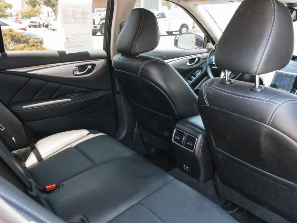 Used 2023 Majestic White INFINITI LUXE image 29