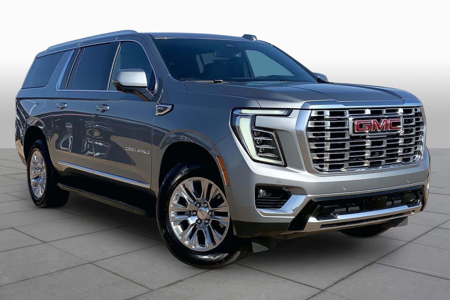 Used 2025 Sterling Metallic GMC Denali image 3