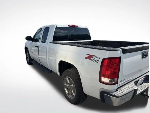 Used 2013 White GMC SLE image 10
