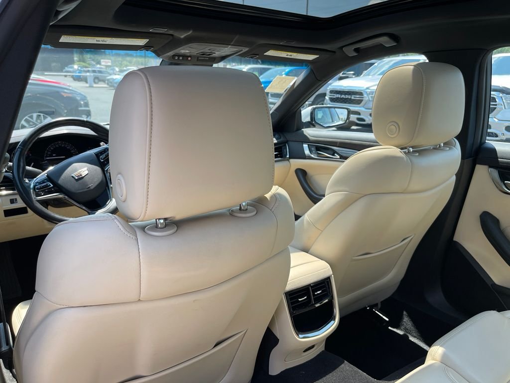 Used 2018 Crystal White Tricoat Cadillac 3.6L Luxury image 10