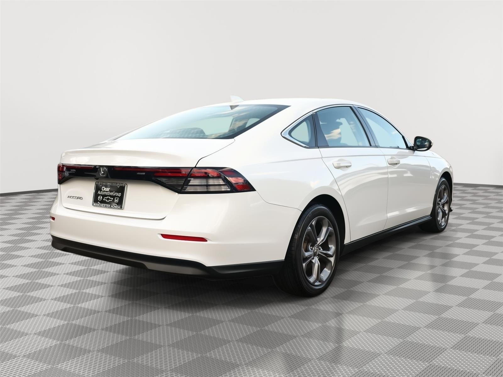 Used 2024 Platinum White Pearl Honda EX image 7