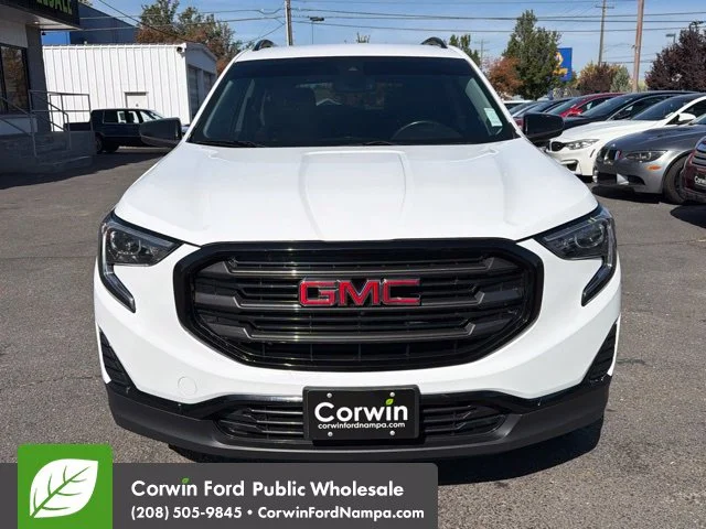 Used 2021 Summit White GMC  image 2