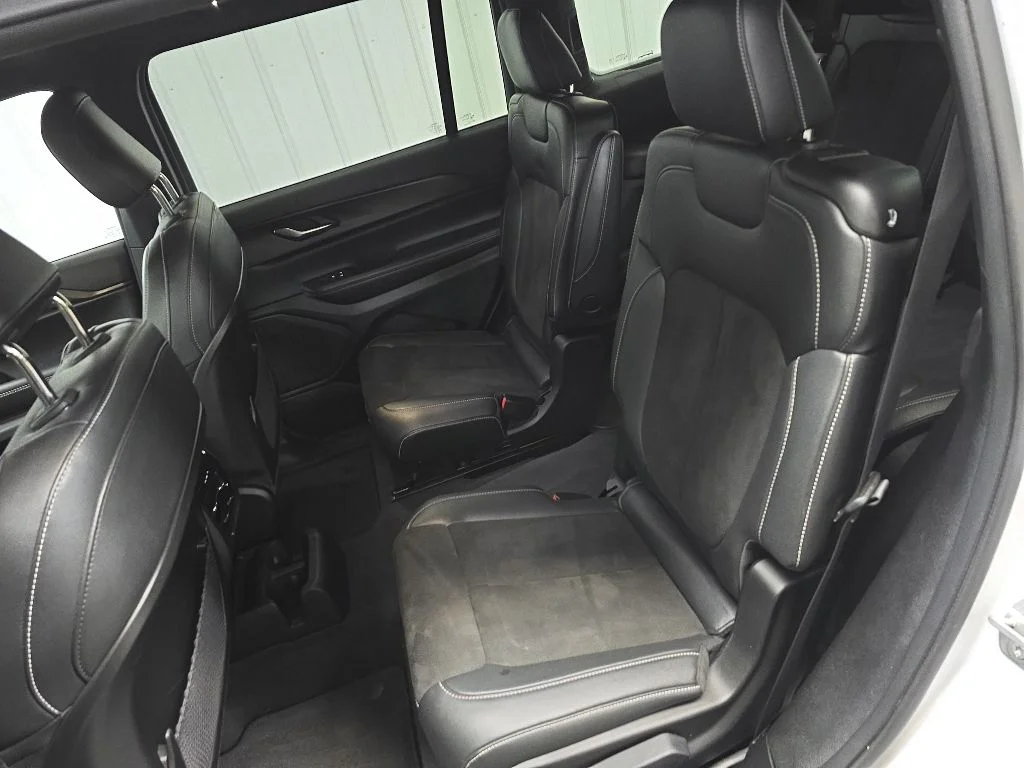 Used 2023 White Jeep Altitude image 31