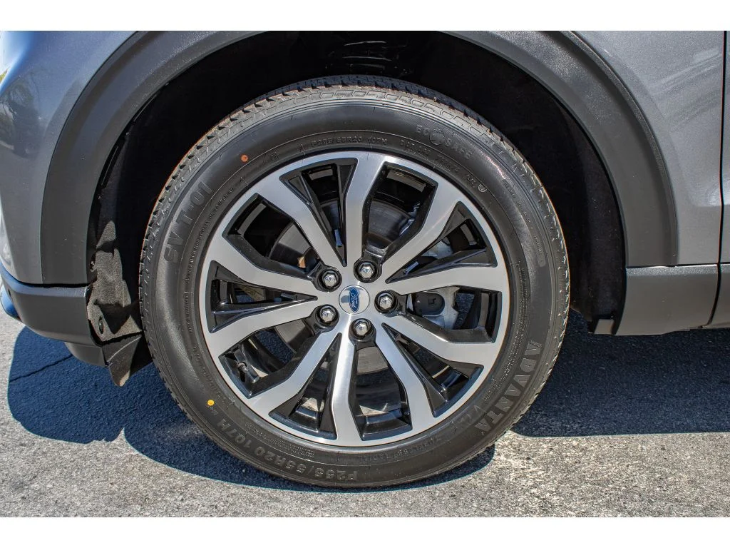 Used 2025 Carbonized Gray Metallic Ford ST-Line image 5