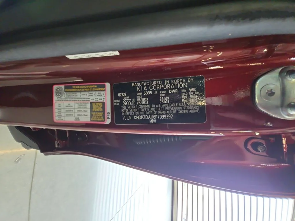 Used 2023 Red Kia X-Line Prestige image 25