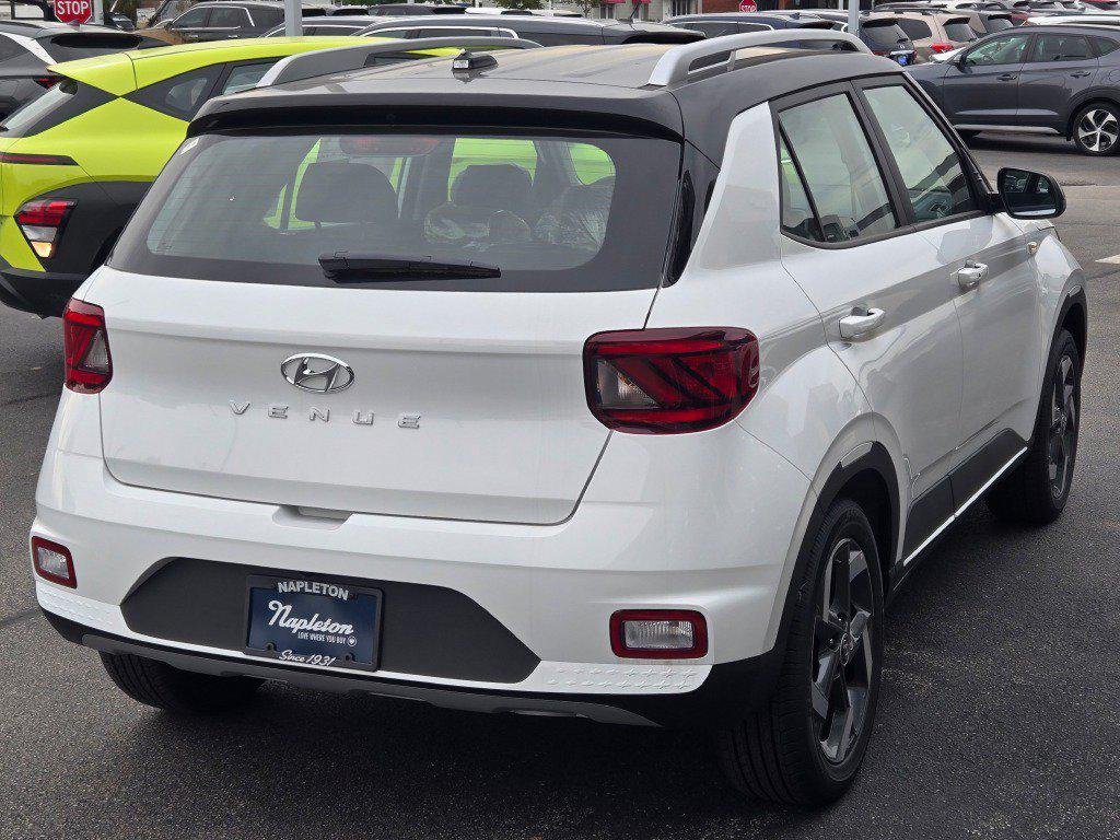 New 2026 Lunar Hyundai SEL w/Two-Tone Roof image 9
