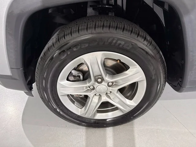 Used 2024 Gray Jeep Latitude image 4